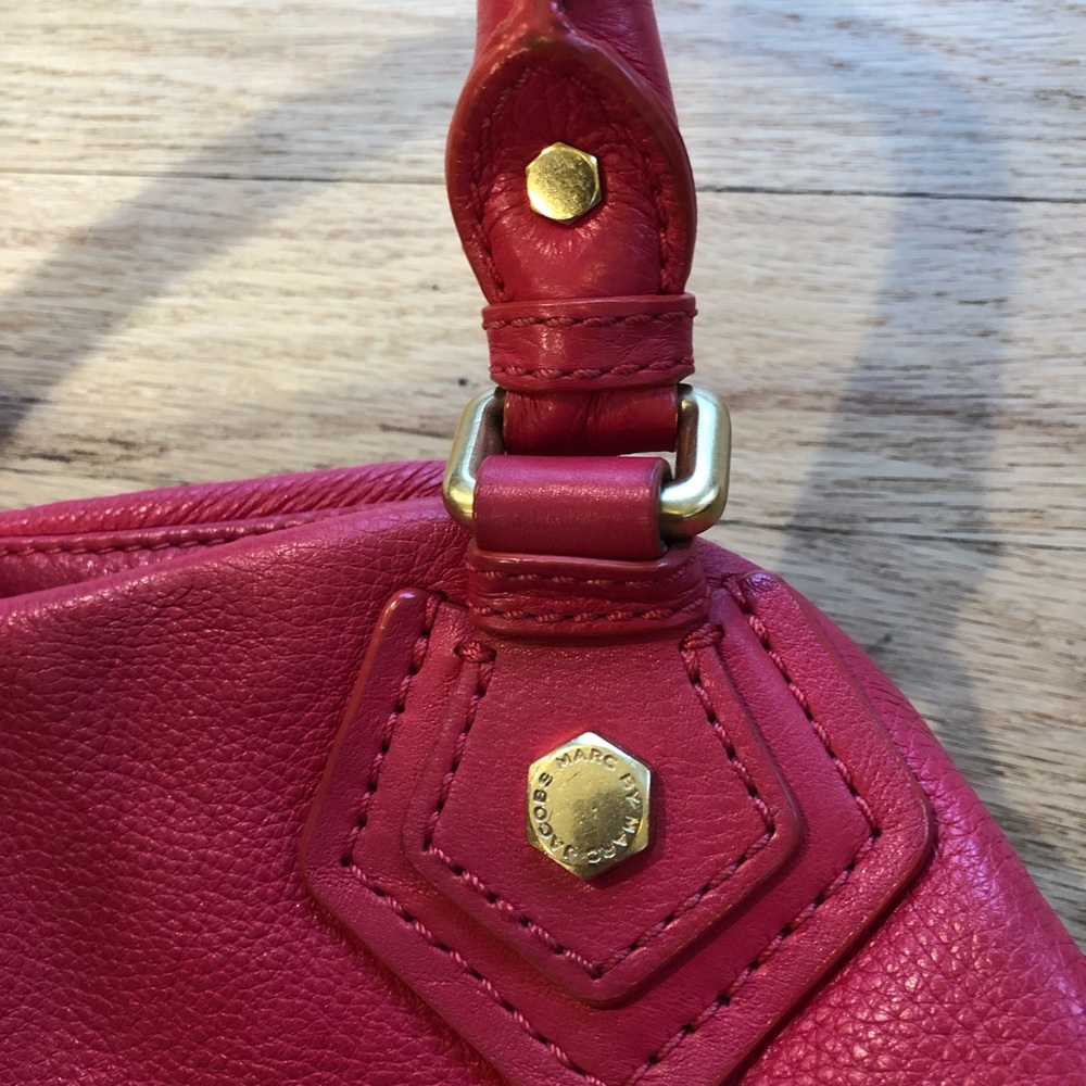 cherry red MARC BY MARC JACOBS purse with gold hardware - Picture 3 of 17